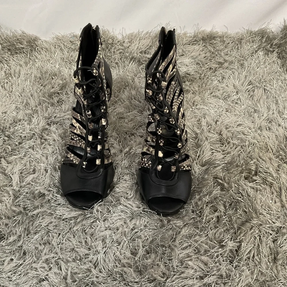 EUC Michael Kors Clarissa Platform Peep-Toe Zip Heel